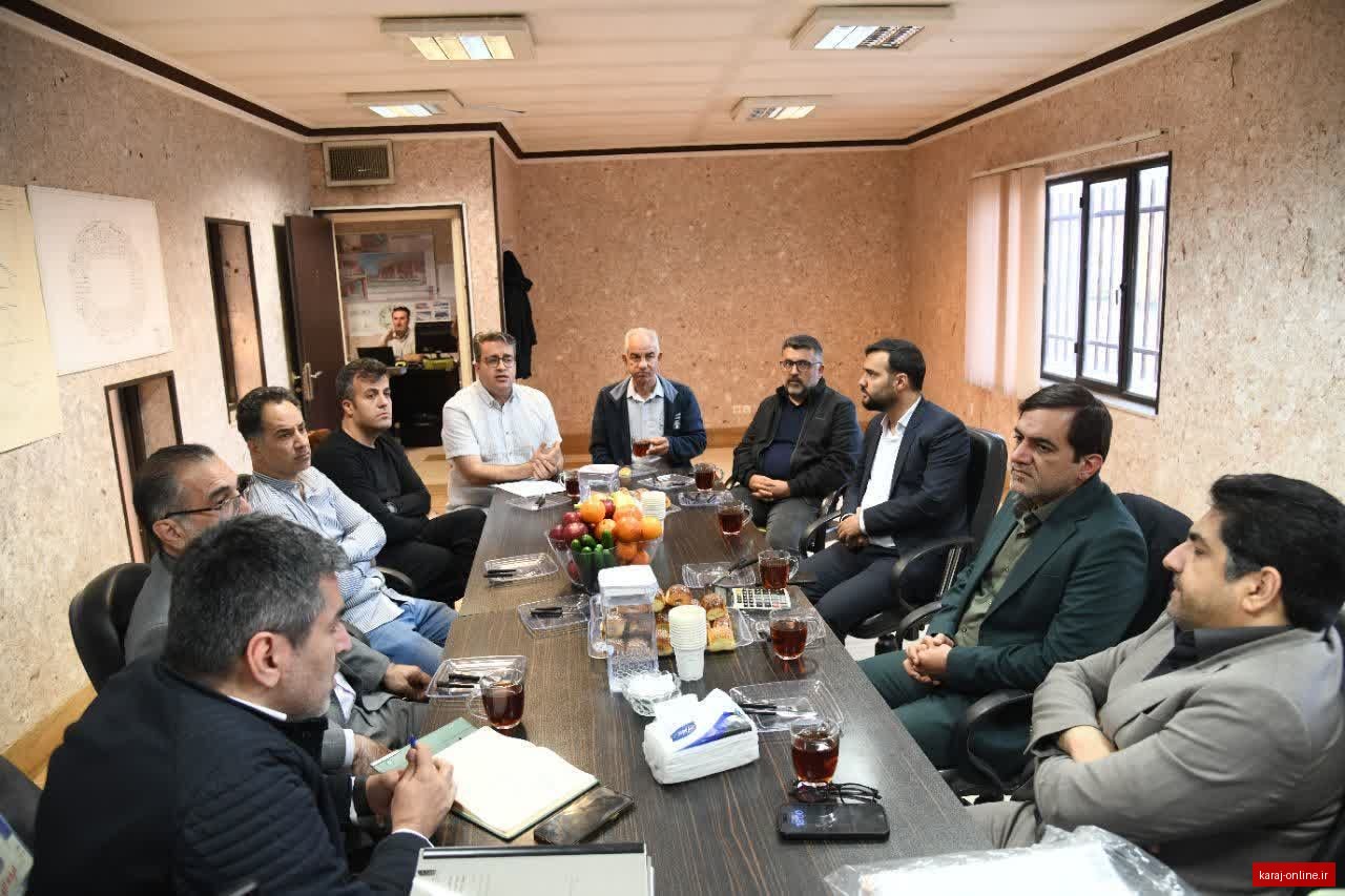 نشست مشترک مسئولان ورزش کشور و استان برای پیگیری سالن ۶ هزار نفری کرج
