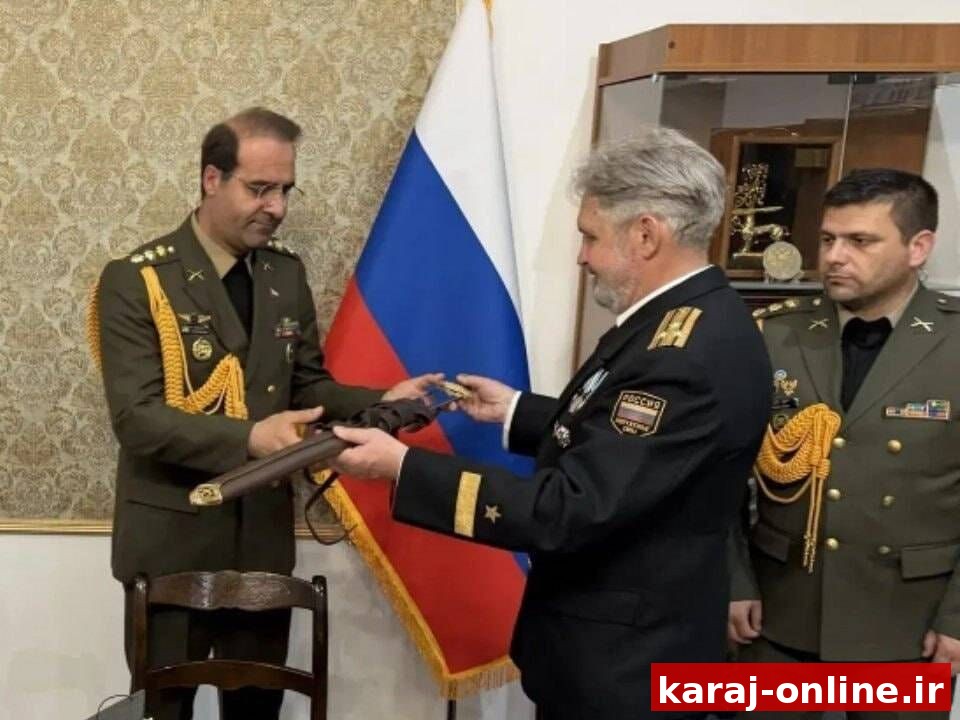 اهدای شمشیر به وابسته نظامی ایران به پاس مقاومت در برابر تجاوز اسرائیل و آمریکا