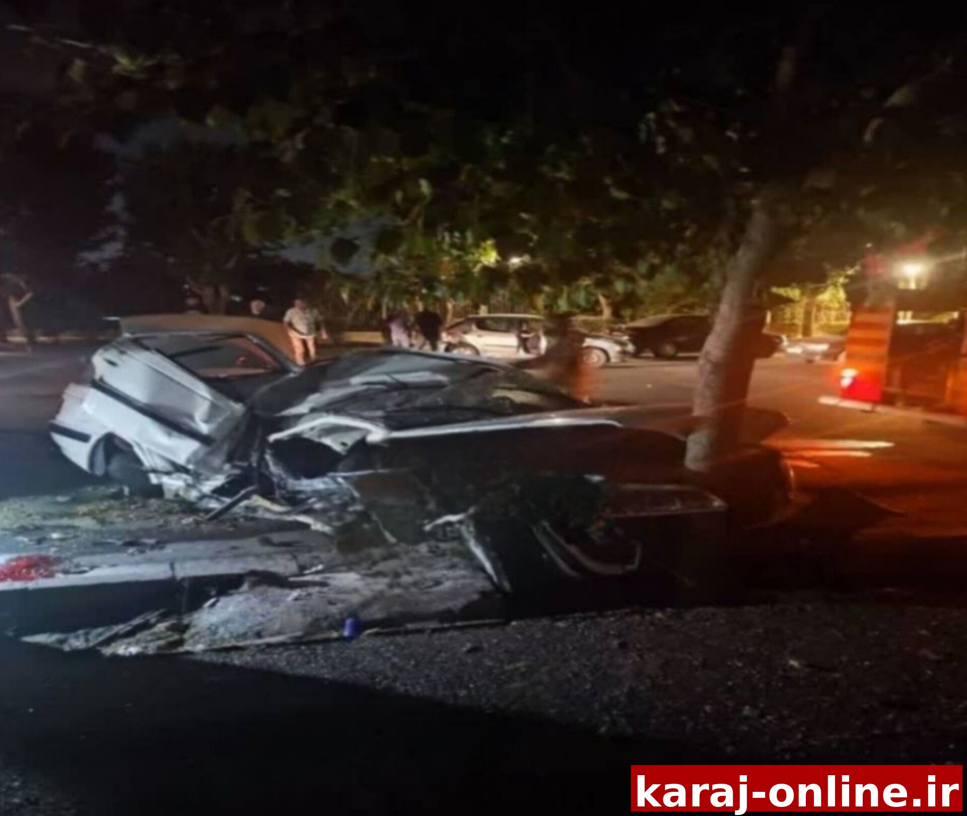 برخورد مرگبار پژو پارس با تیر چراغ برق در کرج؛ یک کشته و یک مصدوم
