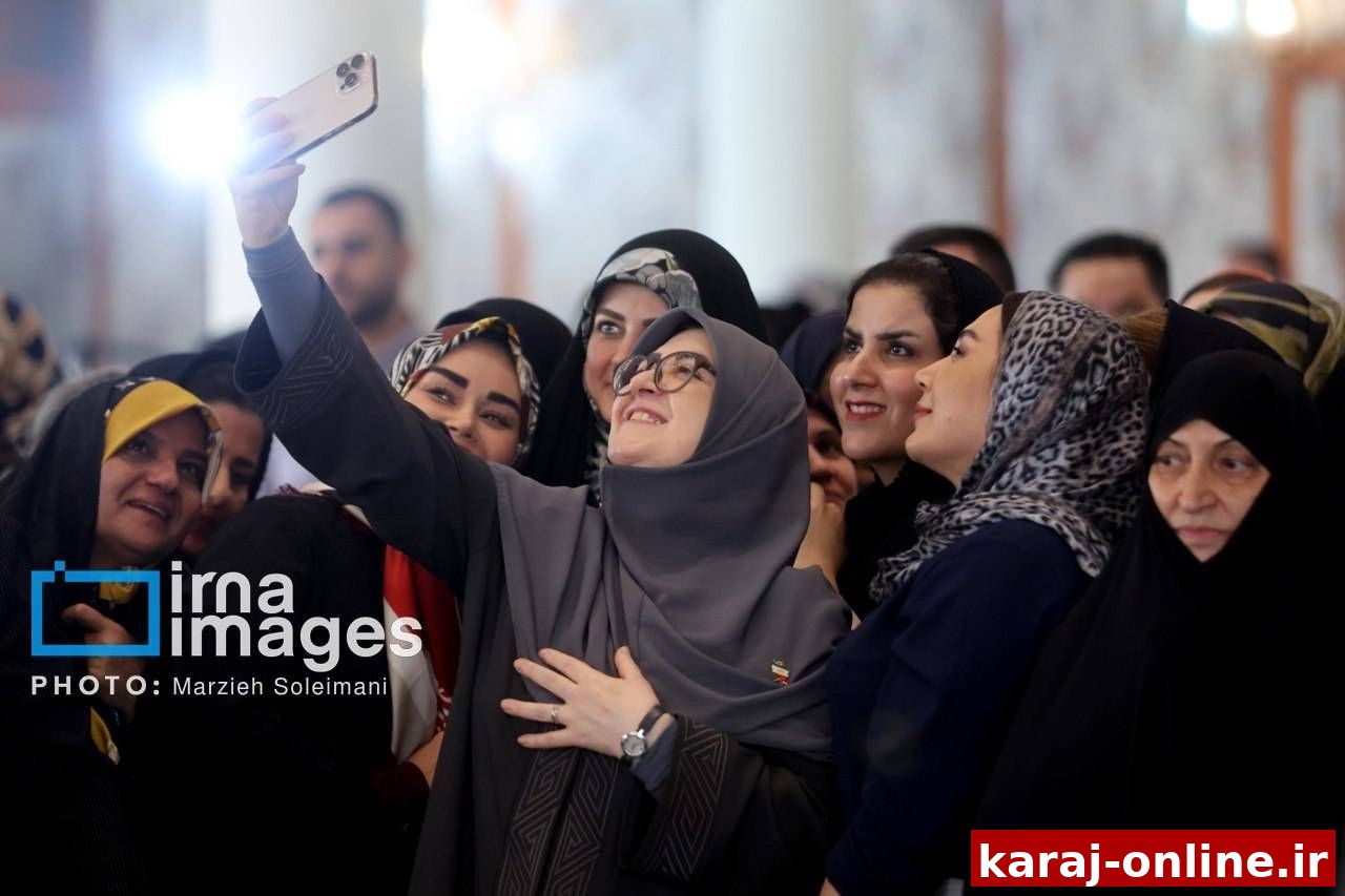 سلفی همسر عراقچی، دختر پزشکیان و فاطمه مهاجرانی در نمایشگاه خیریه انجمن دیپلماتیک بانوان