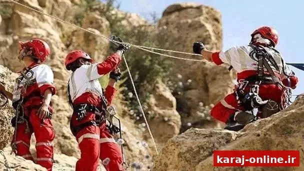 نجات جان یک فرد و دو کودک گرفتار در کوه نور با تلاش امدادگران البرز