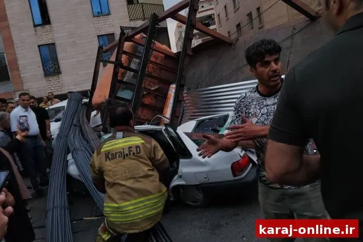 واژگونی کامیون حامل میلگرد در کرج؛ یک مصدوم