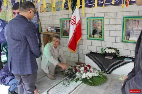 ادای احترام رییس سازمان انرژی اتمی ایران به مقام شهدا با حضور در روستای خنداب